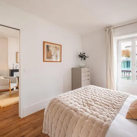 Enchanting 1bd Apartmenteiffel Tower River Banks París